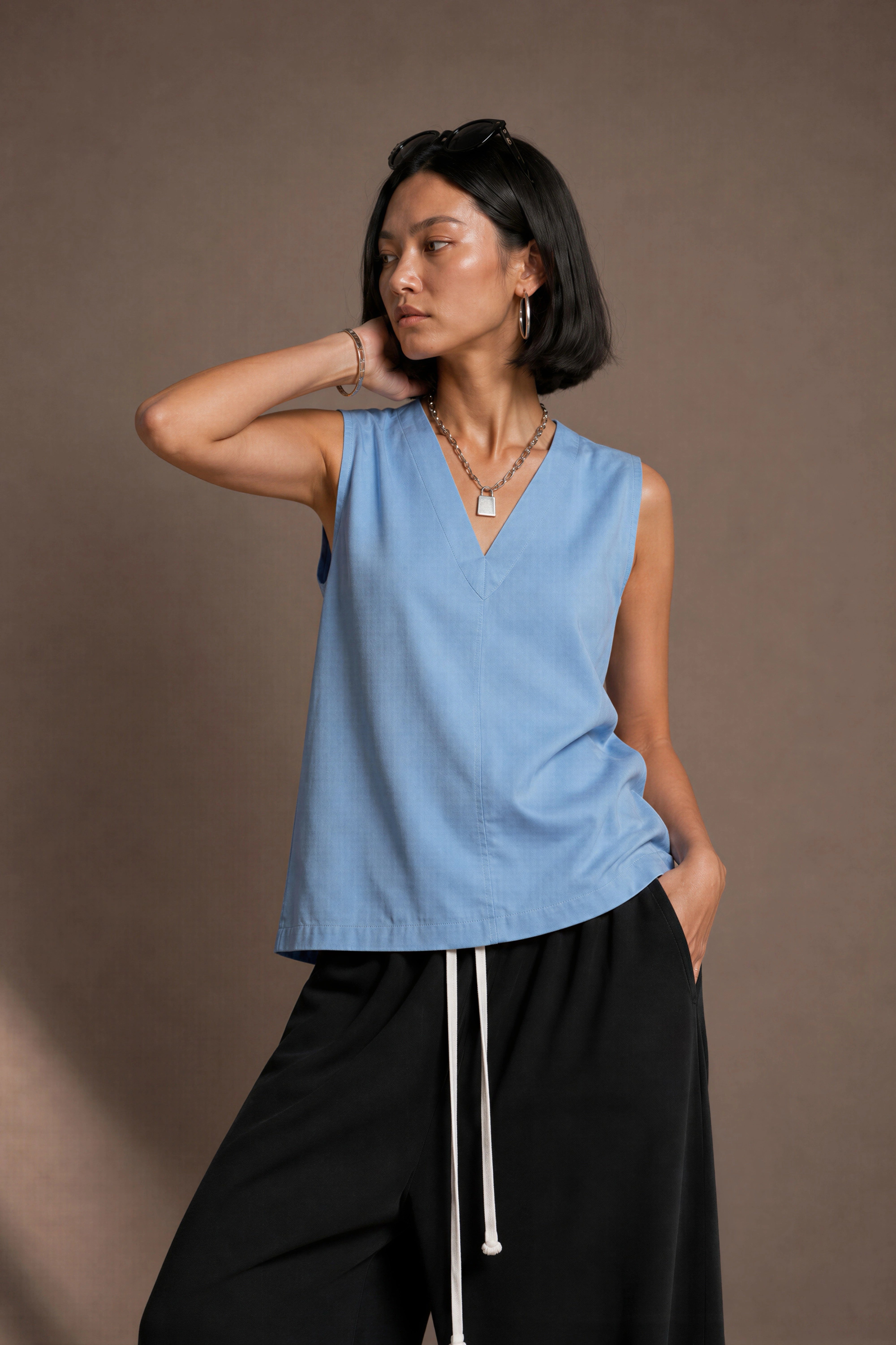 Women's Dusty Blue Chic V-neck Sleeveless Top
