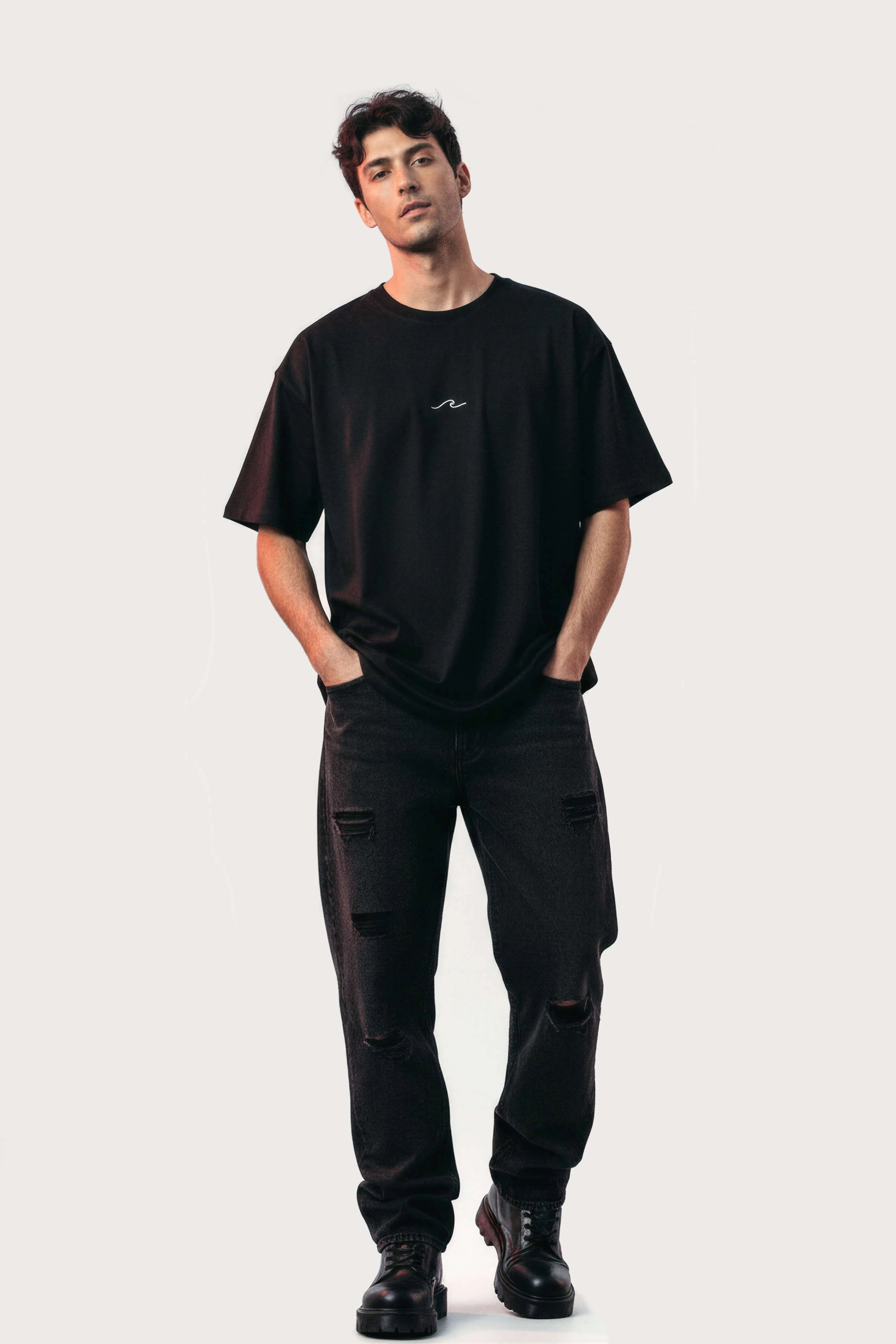 Oversized Black T-Shirt – Born to Discover