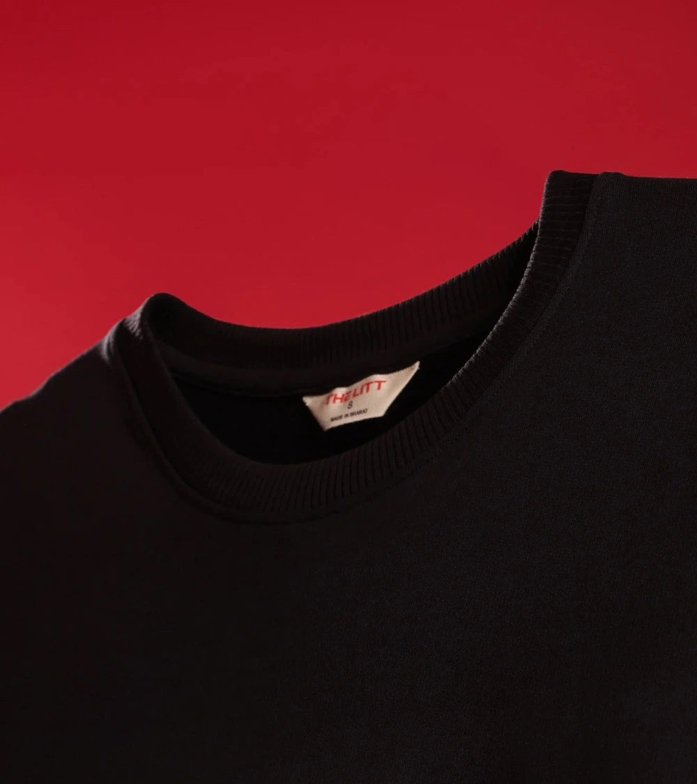 men oversized black t-shirt rib neck close look