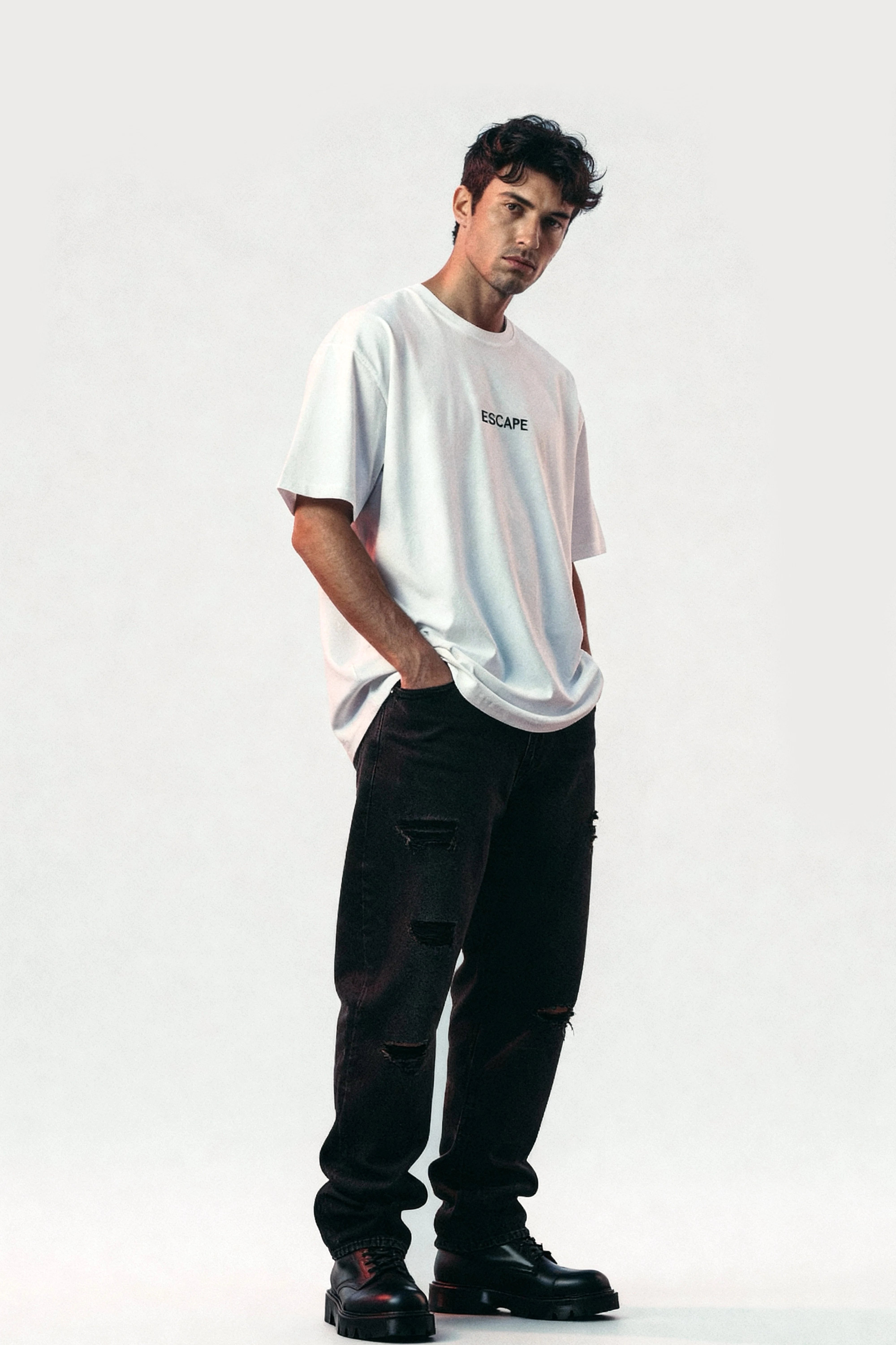 men-oversized-white-tshirt-escape-model