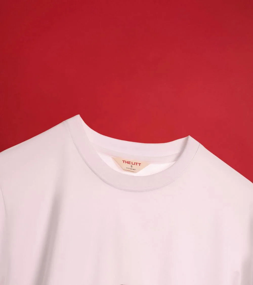 men relaxed fit white t-shirt neck close look