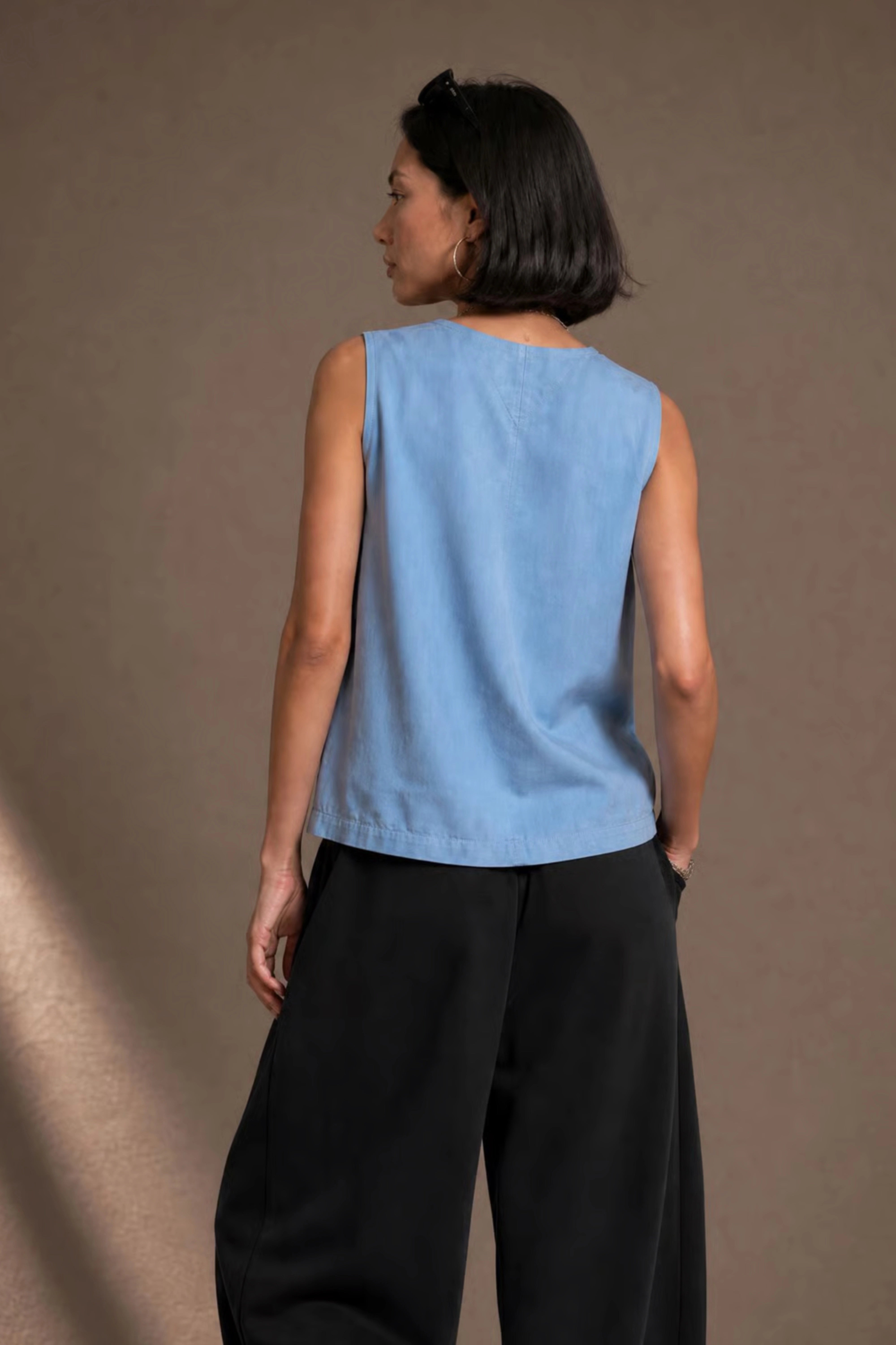 Women's Dusty Blue Chic V-neck Sleeveless Top