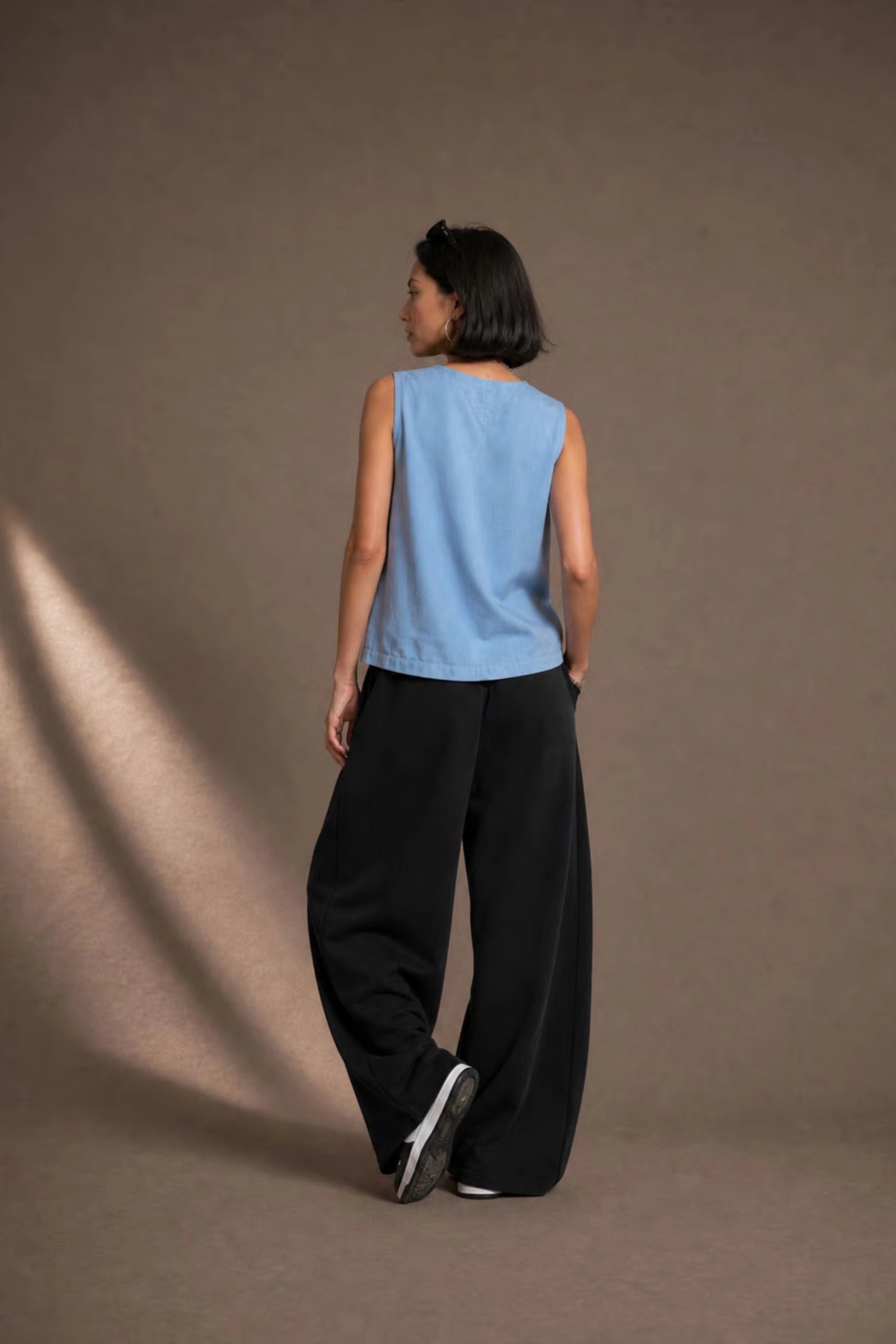 Women's Dusty Blue Chic V-neck Sleeveless Top
