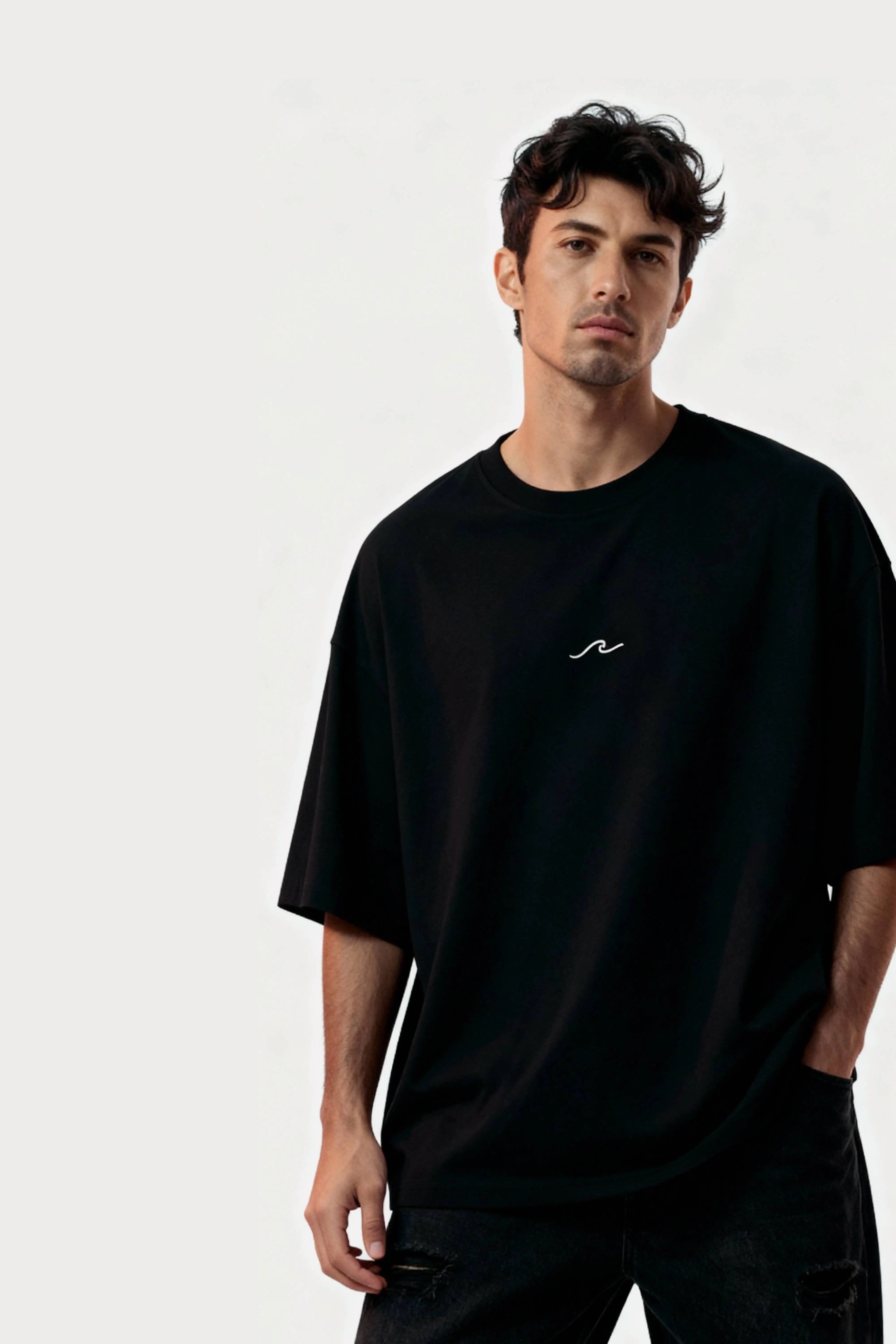 Oversized Black T-Shirt – Born to Discover