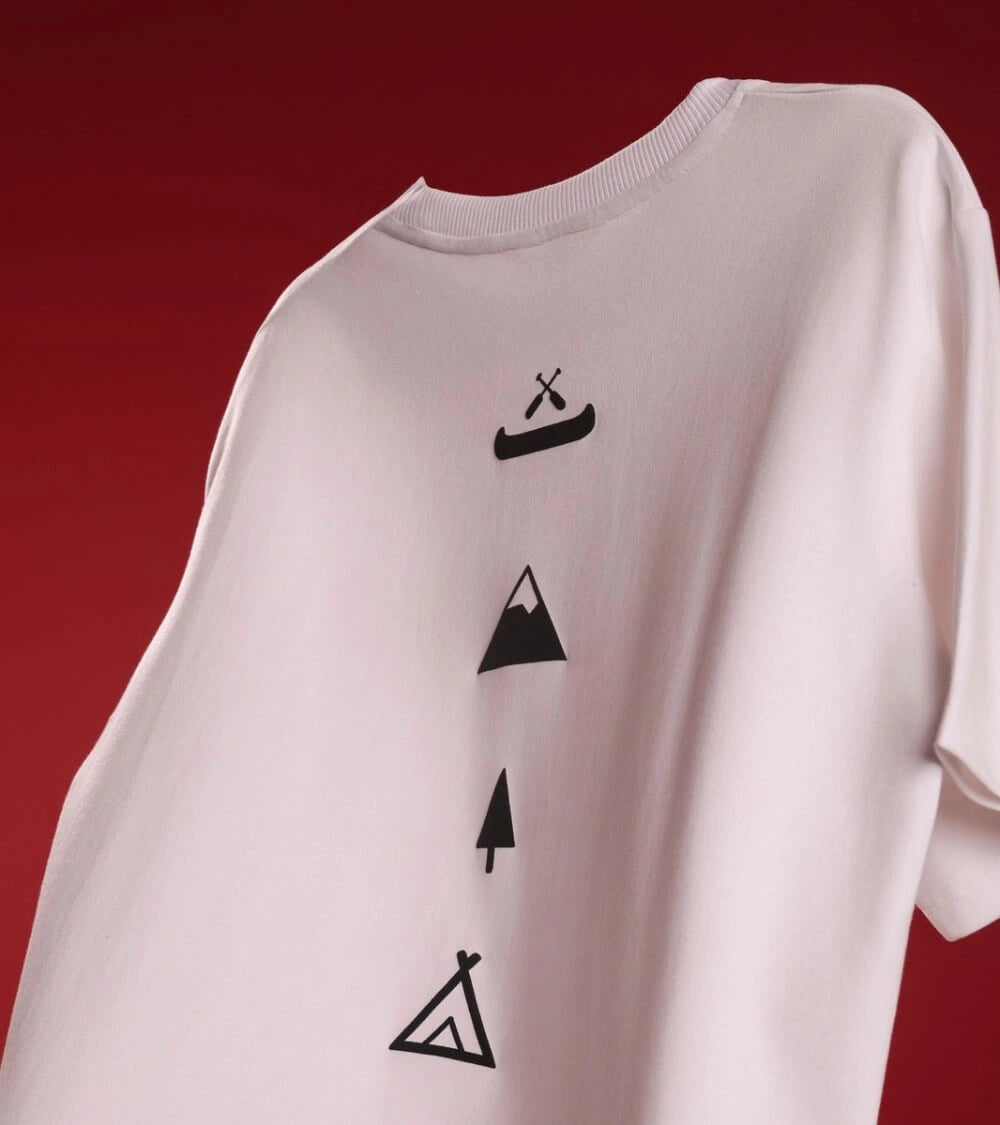 men oversized white t-shirt close look